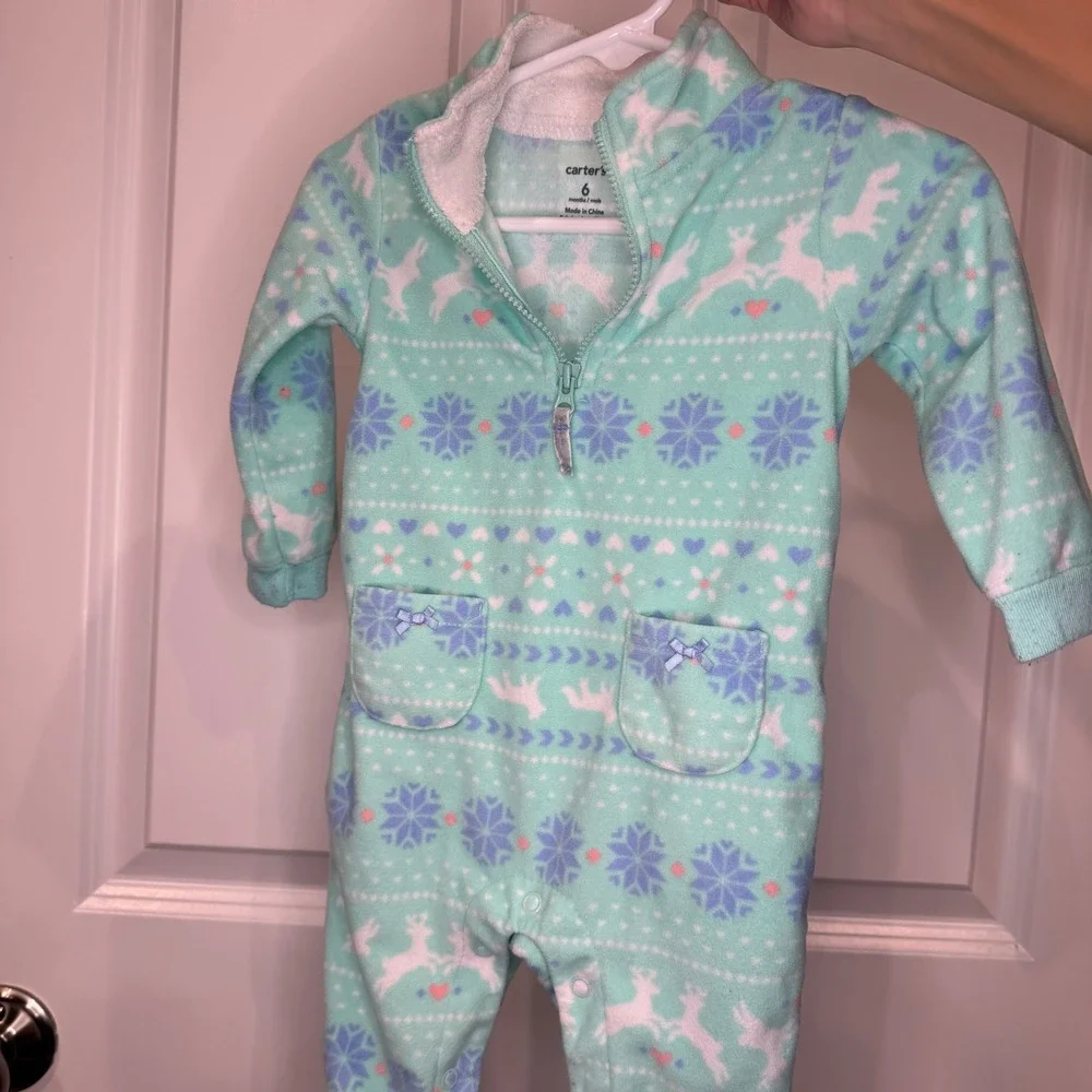 Carters Baby‎ Girl Size 6 Months Fleece Pajamas Sleepsuit Snowflakes Reindeer